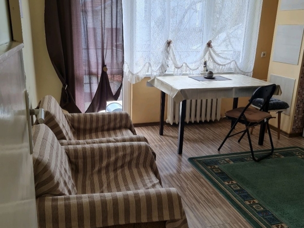 Дава се под наем Етаж от къща в Елин Пелин - 70 кв.м за 357 € - Снимка #1