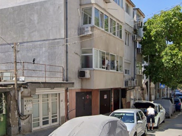 Дава се под наем Гараж / Паркомясто в Варна, Конфуто - 27 кв.м за 10.2 € - Снимка #1