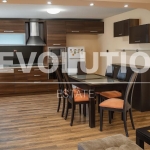 Дава се под наем Двустаен апартамент в Варна, Колхозен пазар - 65 кв.м за 300 € - Снимка #1