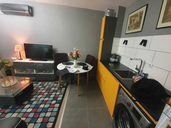 Дава се под наем Тристаен апартамент в Пловдив, Изгрев - 80 кв.м за 248.88 € - Снимка #1