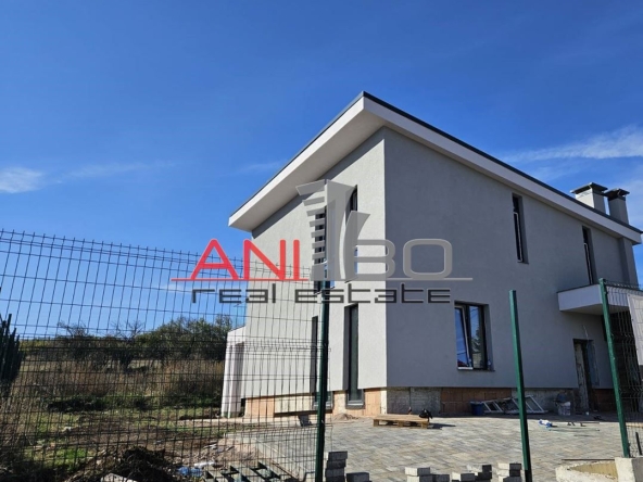 Къща в с. Опицвет, Област София-област - 220 кв.м за 1319 €/кв.м - Снимка #1