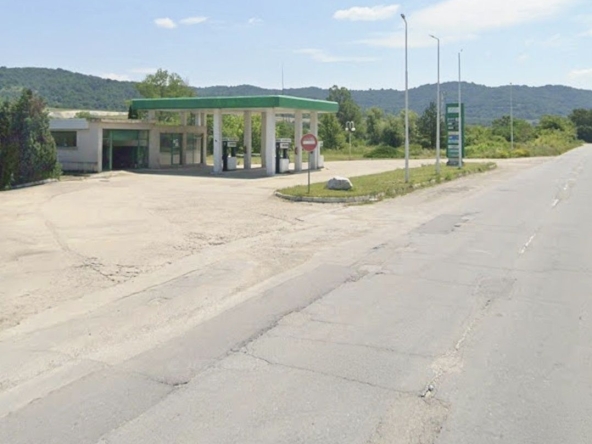 Дава се под наем Магазин в с. Долна Василица, Област София-област - 8000 кв.м за 714 € - Снимка #1