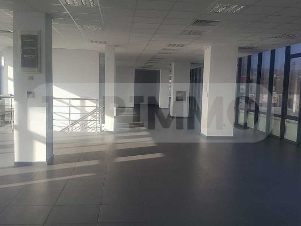 Дава се под наем Магазин в Варна, Западна промишлена зона - 271 кв.м за 1795.2 € - Снимка #1