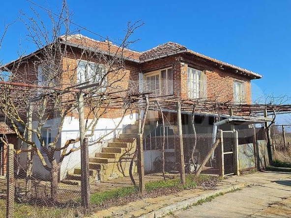 Къща в с. Шарково, Област Ямбол - 200 кв.м за 90 €/кв.м - Снимка #1