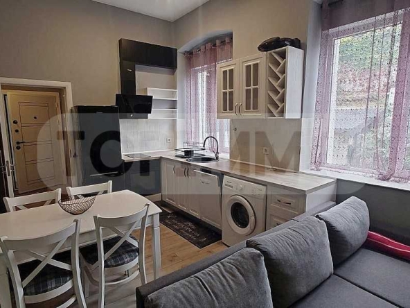 Дава се под наем Четиристаен апартамент в Варна, Център - 140 кв.м за 800 € - Снимка #1