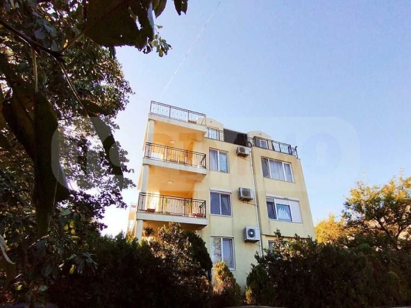 Дава се под наем Четиристаен апартамент в к.к. Св.Св. Константин и Елена - 125 кв.м за 1200 € - Снимка #1