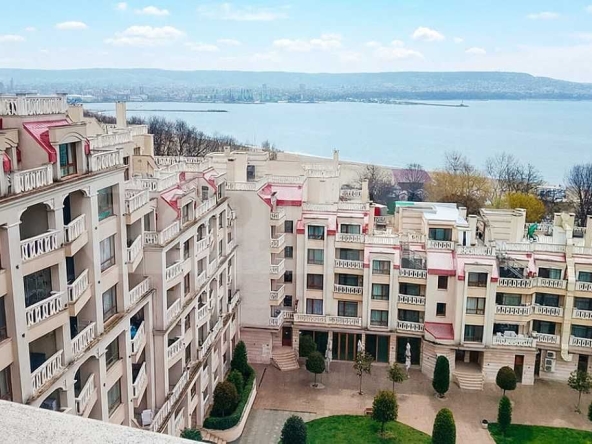 Тристаен апартамент в Варна, Аспарухово - 107 кв.м за 949 €/кв.м - Снимка #1