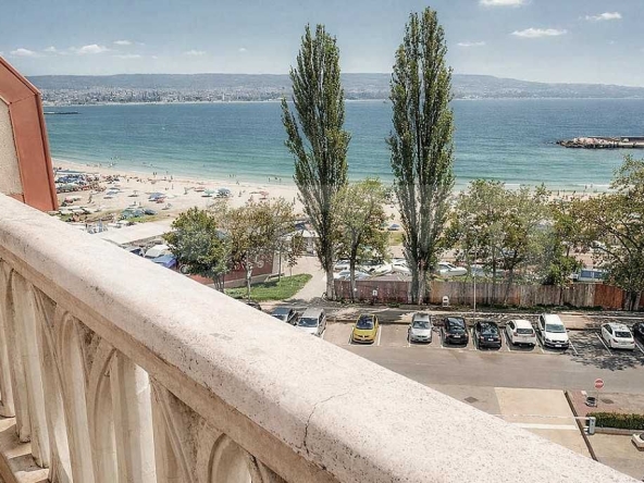 Двустаен апартамент в Варна, Аспарухово - 79 кв.м за 1020 €/кв.м - Снимка #1