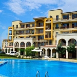 Тристаен апартамент в Балчик - 116 кв.м за 666 €/кв.м - Снимка #1