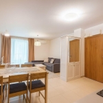 Дава се под наем Двустаен апартамент в Варна, Център - 95 кв.м за 797.64 € - Снимка #1