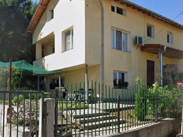 Къща в София, Филиповци - 330 кв.м за 1031 €/кв.м - Снимка #1