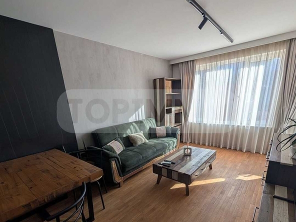 Дава се под наем Тристаен апартамент в Варна, Център - 75 кв.м за 1047.03 € - Снимка #1