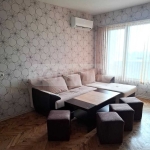 Дава се под наем Тристаен апартамент в Варна, Цветен квартал - 80 кв.м за 488.58 € - Снимка #1