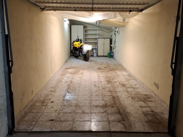 Дава се под наем Гараж / Паркомясто в София, Хладилника - 28 кв.м за 39.78 € - Снимка #1