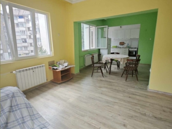 Тристаен апартамент в Плевен, Широк център - 125 кв.м за 1440 €/кв.м - Снимка #1