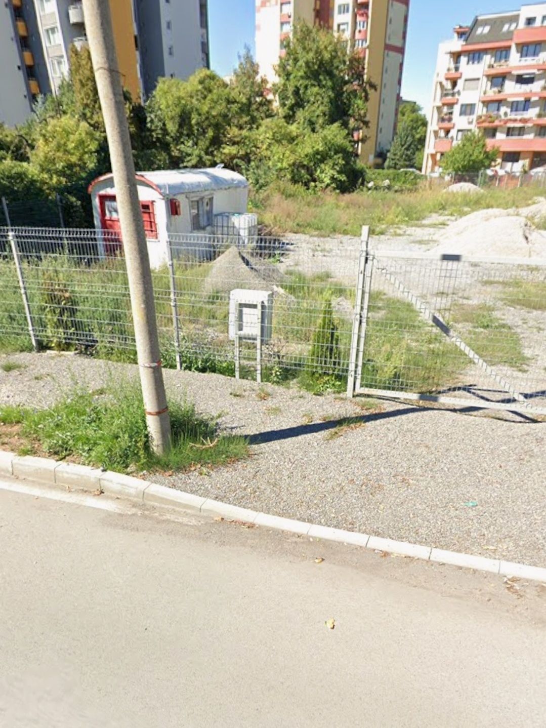 Дава се под наем Парцел в Перник, Ладовица - 1260 кв.м за 1606.5 € - Снимка #1