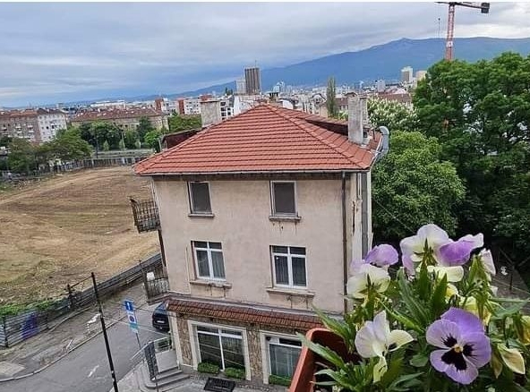 Къща в София, Банишора - 370 кв.м за 1352 €/кв.м - Снимка #1