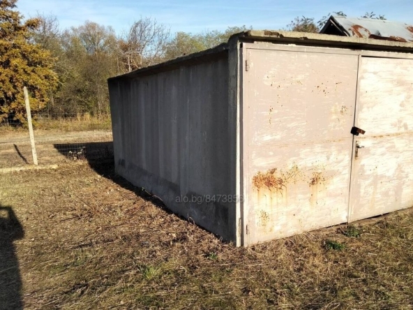 Гараж / Паркомясто в Пазарджик, Промишлена зона - 18 кв.м за 142 €/кв.м - Снимка #1