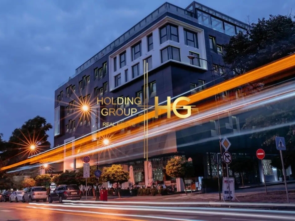 Двустаен апартамент в Варна, Център - 65 кв.м за 2614 €/кв.м - Снимка #1