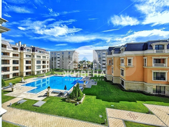 Двустаен апартамент в к.к. Св.Св. Константин и Елена - 77 кв.м за 2832 €/кв.м - Снимка #1