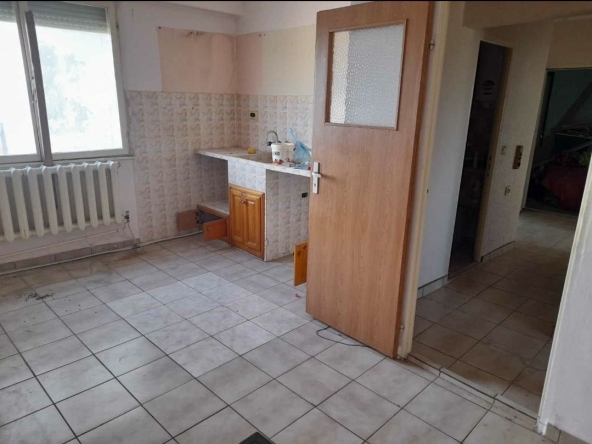 Тристаен апартамент в Разград, Орел - 87 кв.м за 557 €/кв.м - Снимка #1