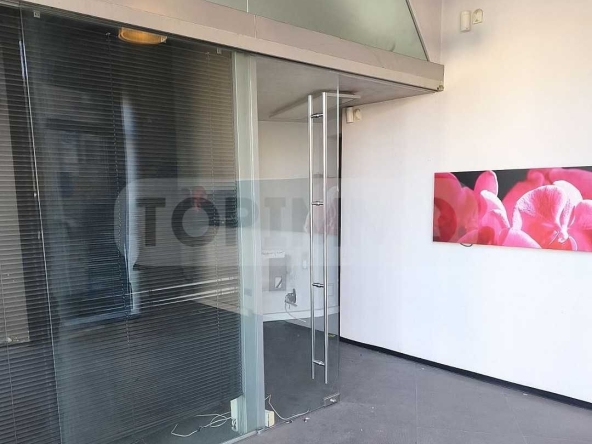Дава се под наем Магазин в Варна, Гръцка махала - 38 кв.м за 1097.01 € - Снимка #1