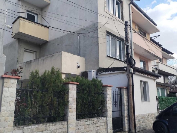 Дава се под наем Етаж от къща в Варна, Левски - 100 кв.м за 663 € - Снимка #1