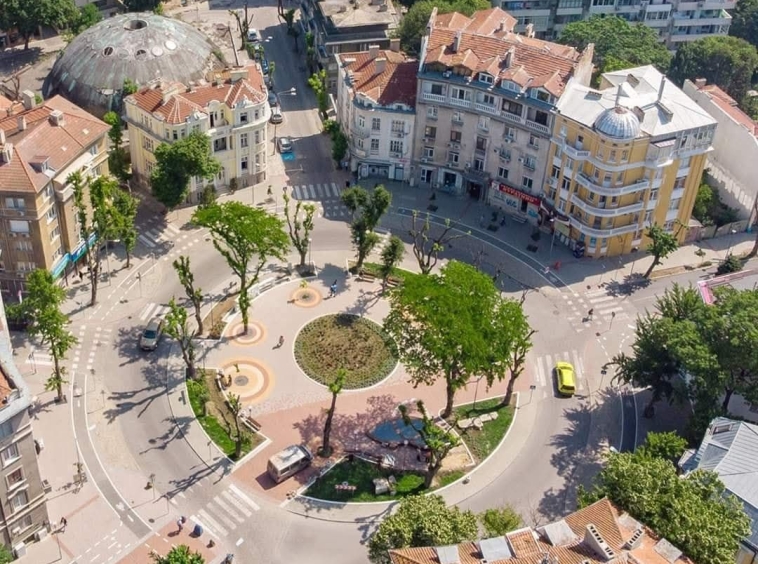 Дава се под наем Гараж / Паркомясто в Варна, Гръцка махала - 12 кв.м за 153 € - Снимка #1