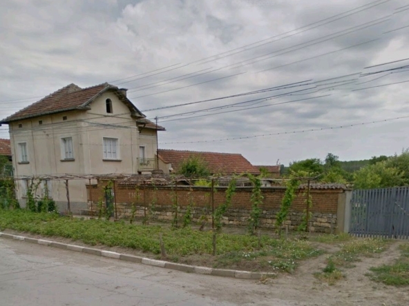 Къща в с. Долни Луковит, Област Плевен - 900 кв.м за 32 €/кв.м - Снимка #1