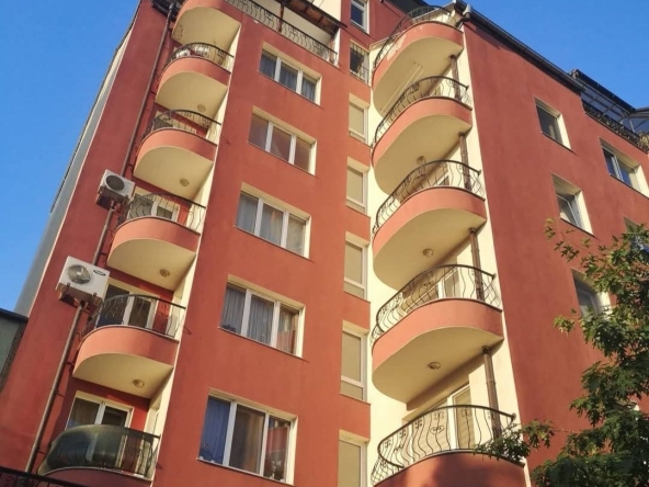 Дава се под наем Двустаен апартамент в София, Център - 65 кв.м за 450 € - Снимка #1