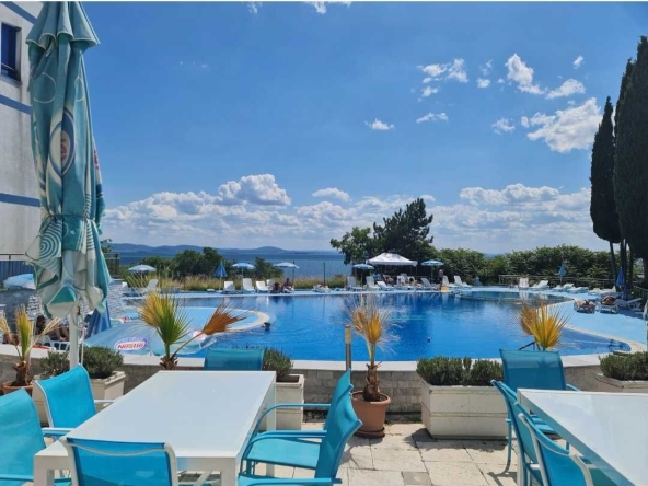 Дава се под наем Заведение в Поморие - 300 кв.м за 8670 € - Снимка #1