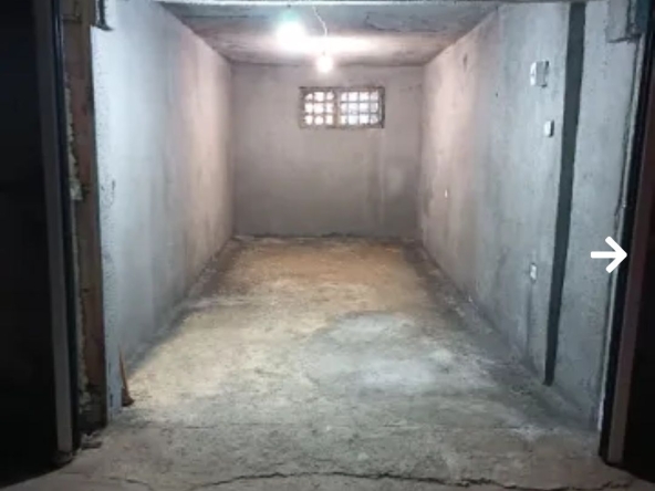 Дава се под наем Гараж / Паркомясто в Добрич, Автогара - 18 кв.м за 76.5 € - Снимка #1