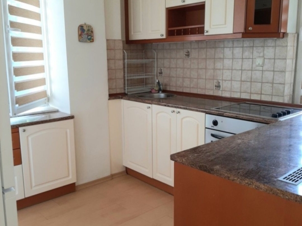 Дава се под наем Тристаен апартамент в София, Лозенец - 100 кв.м за 816 € - Снимка #1