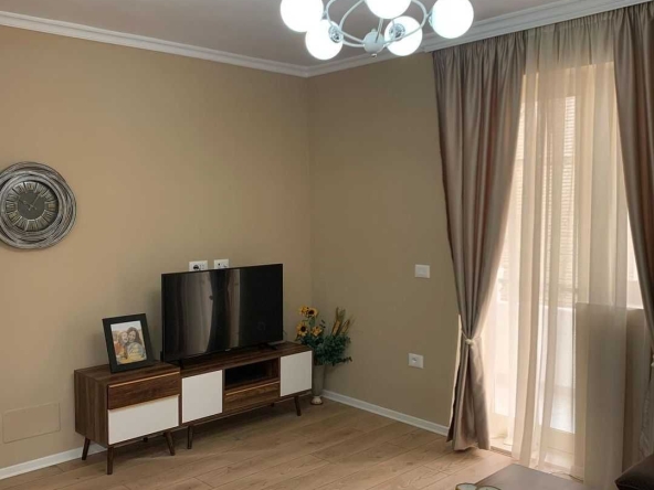 Дава се под наем Двустаен апартамент в Пловдив, Гагарин - 60 кв.м за 295.8 € - Снимка #1