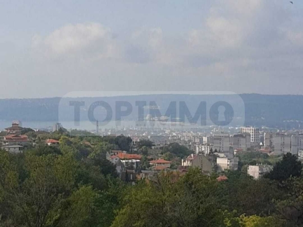 Парцел в Варна, Изгрев - 2100 кв.м за 53 €/кв.м - Снимка #1