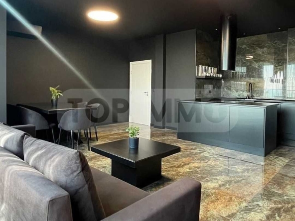 Дава се под наем Тристаен апартамент в Варна, Галата - 120 кв.м за 1500 € - Снимка #1