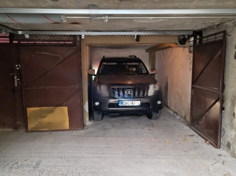 Дава се под наем Гараж / Паркомясто в София, Младост 1 - 13 кв.м за 154.53 € - Снимка #1