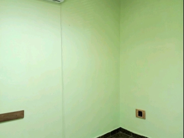 Дава се под наем Офис в Пазарджик, Руски - 14 кв.м за 142.8 € - Снимка #1