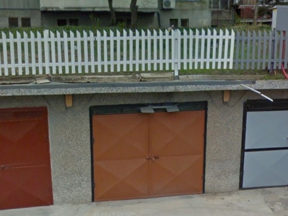 Дава се под наем Гараж / Паркомясто в Добрич, Дружба 2 - 18 кв.м за 51 € - Снимка #1