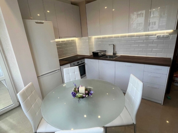 Дава се под наем Двустаен апартамент в София, Борово - 70 кв.м за 612 € - Снимка #1