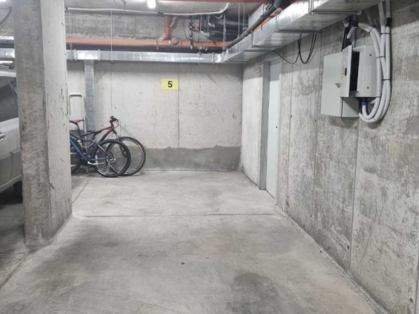 Дава се под наем Гараж / Паркомясто в Бургас, Лазур - 37 кв.м за 102 € - Снимка #1