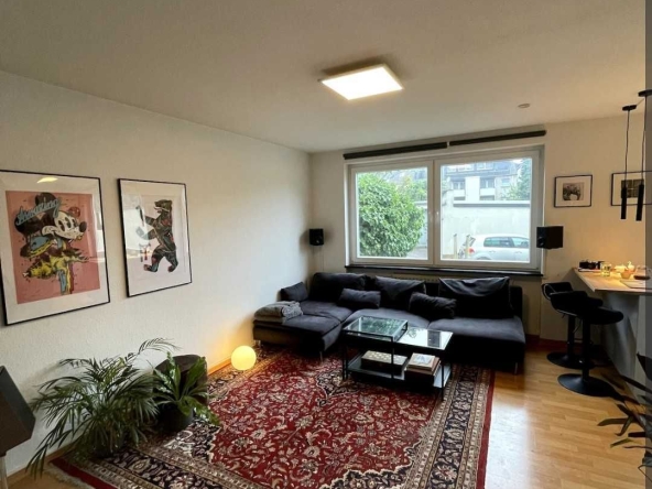 Дава се под наем Тристаен апартамент в София, Център - 100 кв.м за 1050 € - Снимка #1