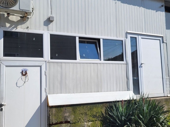 Промишлена сграда в с. Капитан Димитриево, Област Пазарджик - 550 кв.м за 325 €/кв.м - Снимка #1