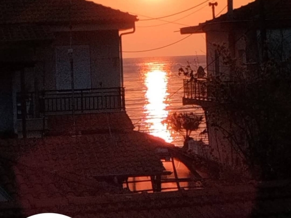 Дава се под наем Тристаен апартамент в София, Докторски паметник - 60 кв.м за 100 € - Снимка #1