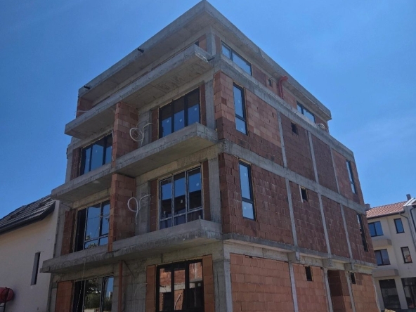 Тристаен апартамент в Царево - 118 кв.м за 990 €/кв.м - Снимка #1