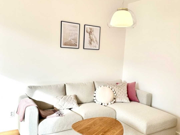 Дава се под наем Двустаен апартамент в София, Център - 57 кв.м за 500 € - Снимка #1