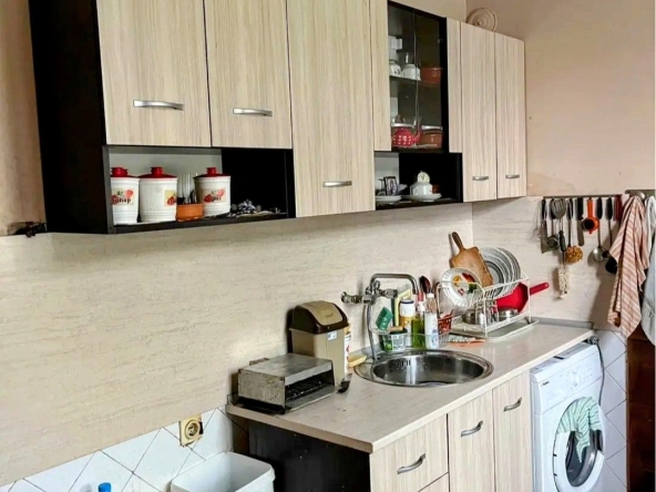 Тристаен апартамент в Перник, Изток - 121 кв.м за 704 €/кв.м - Снимка #1