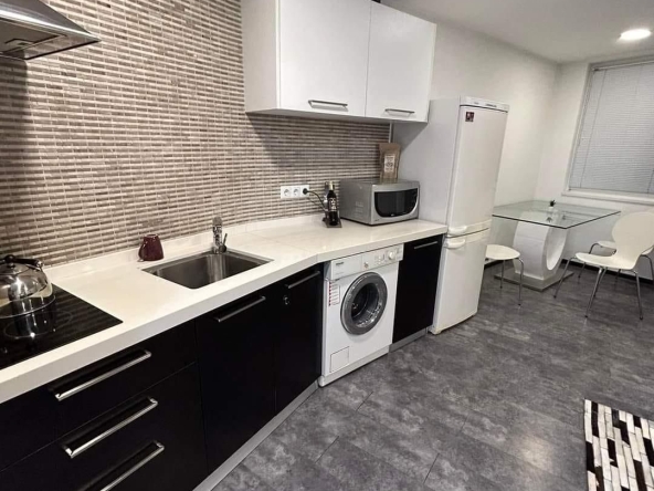 Дава се под наем Двустаен апартамент в Варна, Център - 70 кв.м за 675 € - Снимка #1