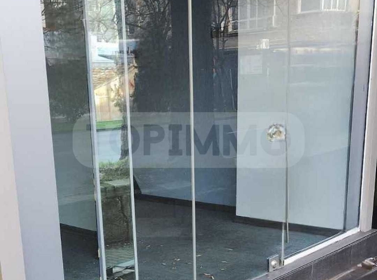 Дава се под наем Магазин в Варна, Централна поща - 35 кв.м за 357 € - Снимка #1