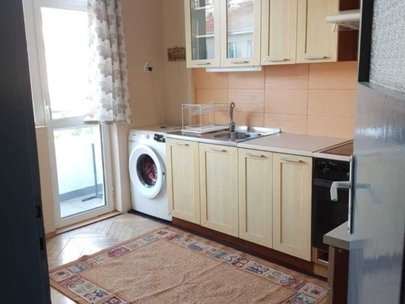 Дава се под наем Двустаен апартамент в Пловдив, Коматево - 70 кв.м за 306 € - Снимка #1